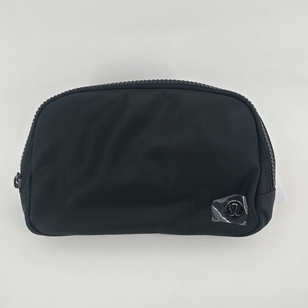 NWT Lululemon Everywhere Belt Bag 1L - Rainforest Green